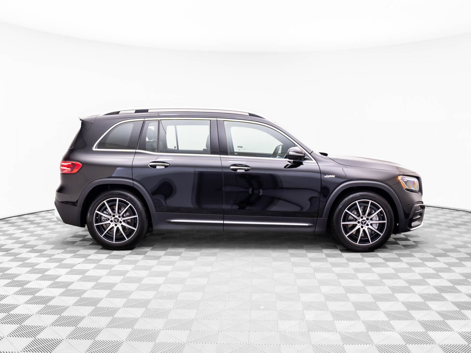 2026 Mercedes-Benz GLB AMG GLB 35 - Photo 45