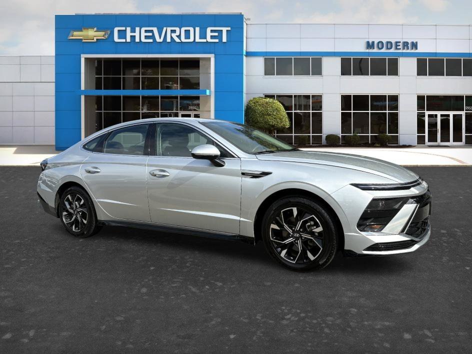 Used 2025 Aero Silver Hyundai SEL image 6