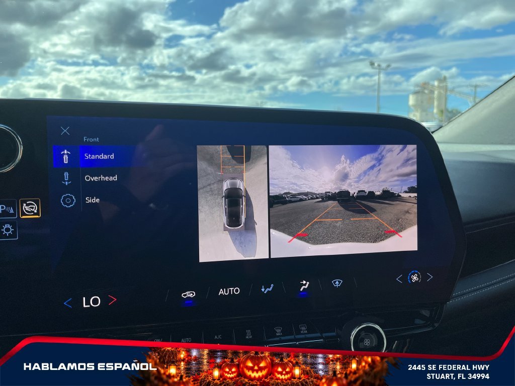 Used 2025 Summit White Chevrolet LT image 31