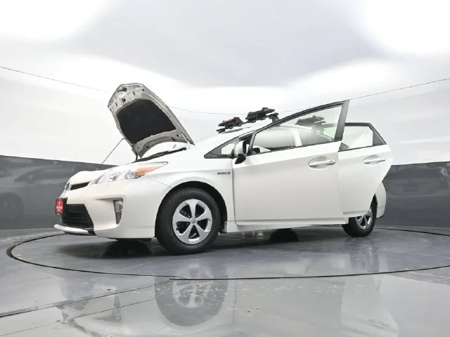 Used 2013 White Toyota Two image 41