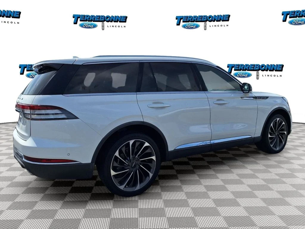 Used 2020 White Metallic Lincoln Reserve image 5