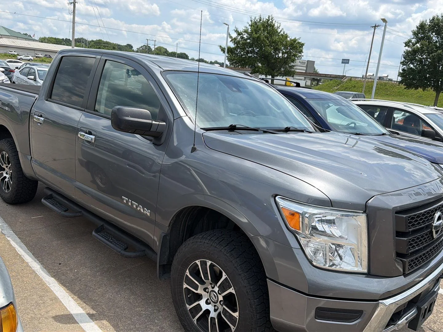 2021 Nissan Titan SV 4X4 Crew Cab's photo