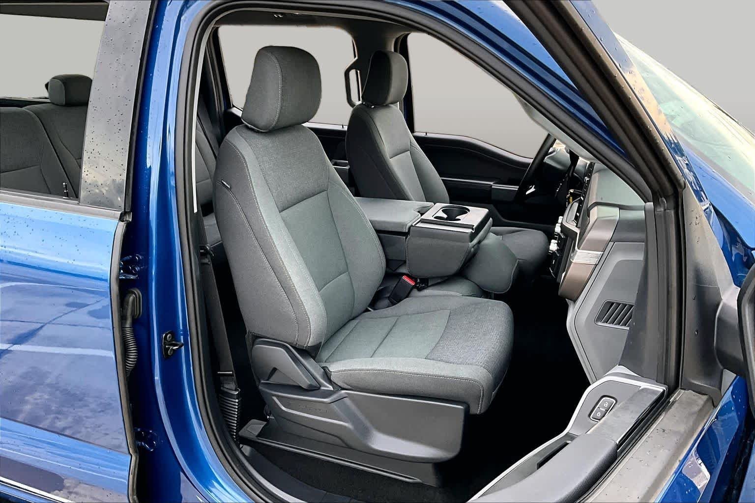 Used 2025 Atlas Blue Metallic Ford XLT image 9