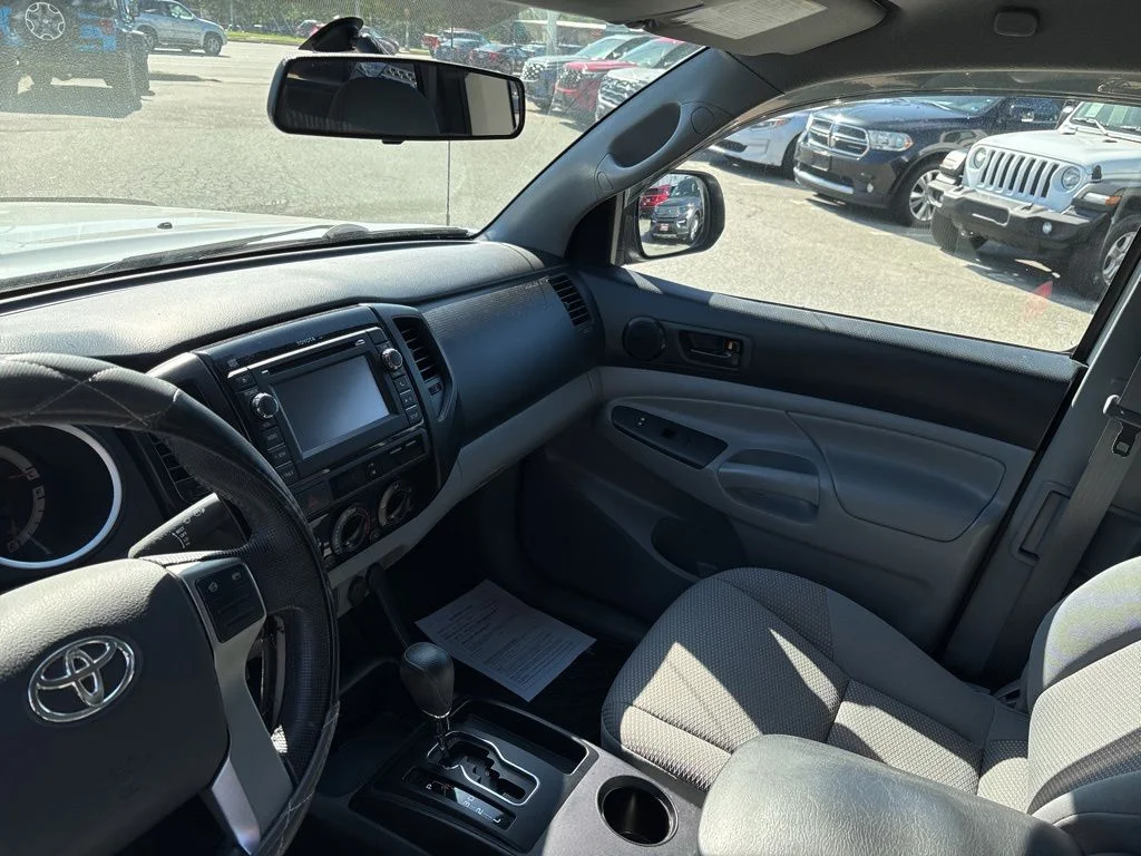 Used 2013 White Toyota Base image 11