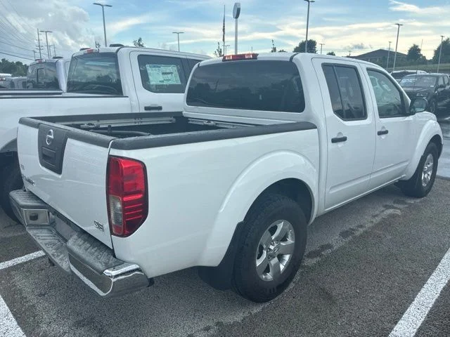 Used 2010 Avalanche Nissan SE image 8