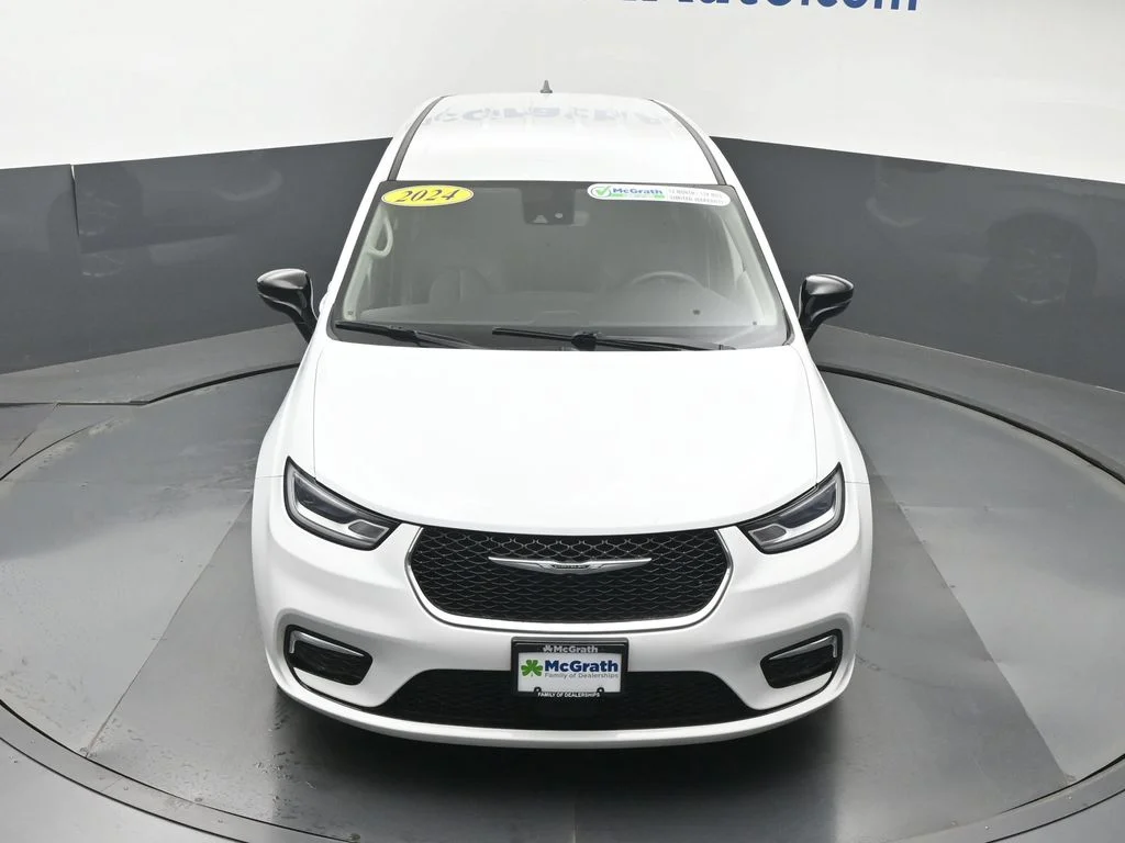 Certified Used 2024 White/off-white Chrysler Touring L image 30