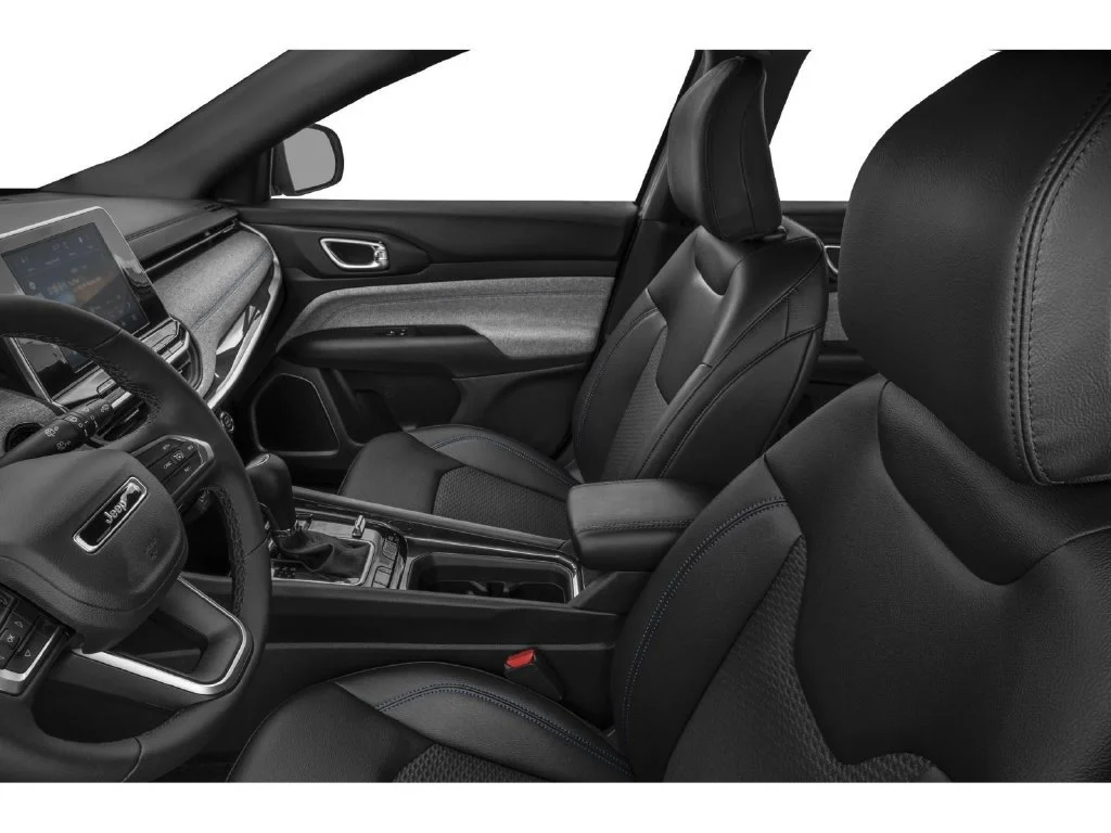 Used 2025 Diamond Black Cry Jeep Sport image 6