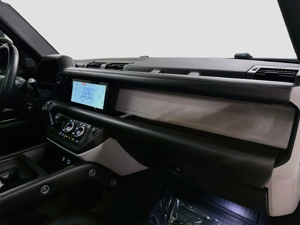 Used 2022  Land Rover XS Edition image 30