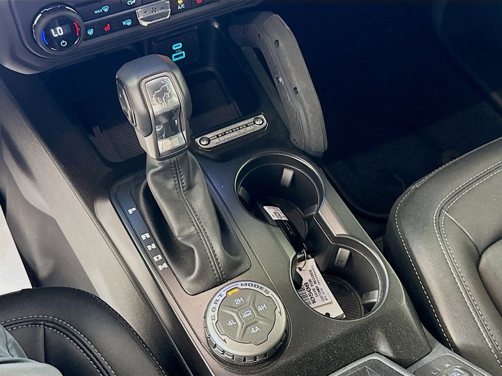 Used 2025 Oxford White Ford Badlands image 19