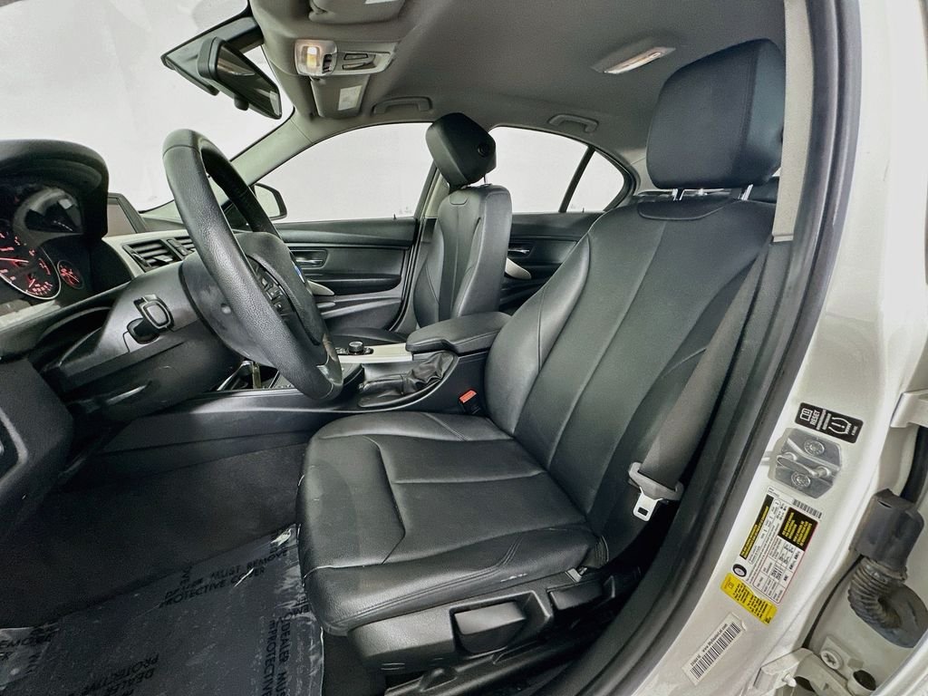 Used 2015 Alpine White BMW 320i image 19