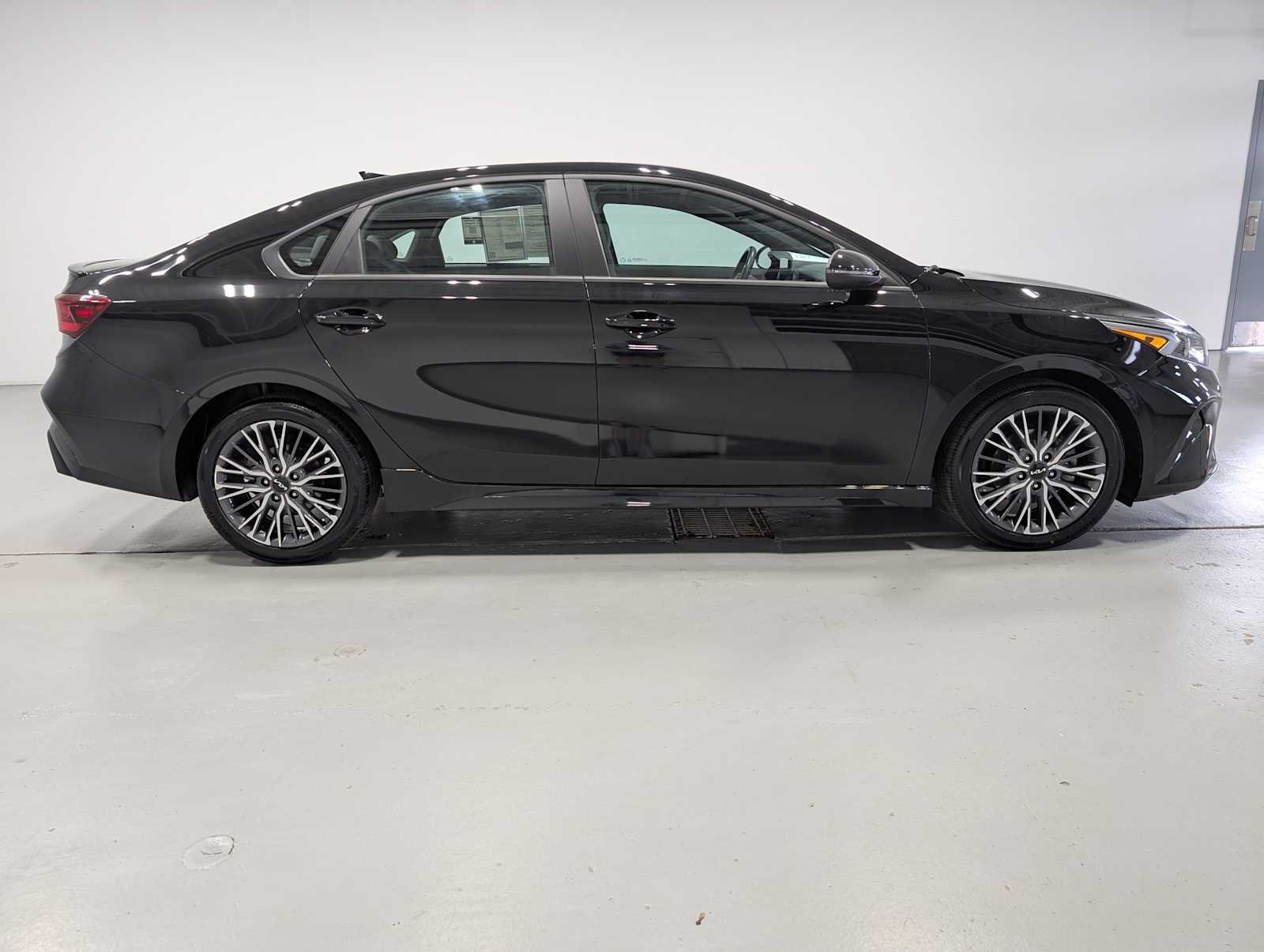 Certified Used 2023 Aurora Black Kia GT-Line image 7