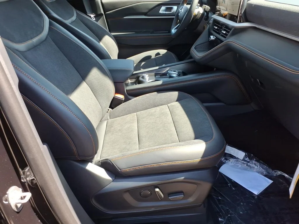New 2026 Agate Black Metallic Ford Tremor® image 8