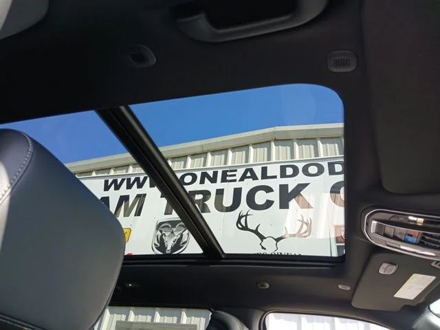 New 2026 Bright White Clear-Coat Exterior Paint Jeep Upland image 33