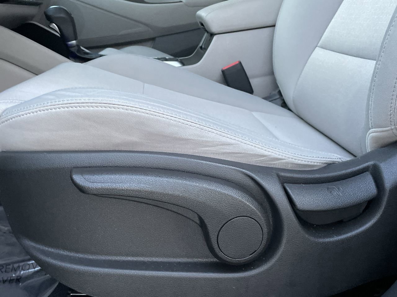 Used 2018 Black Noir Pearl Hyundai SE image 18
