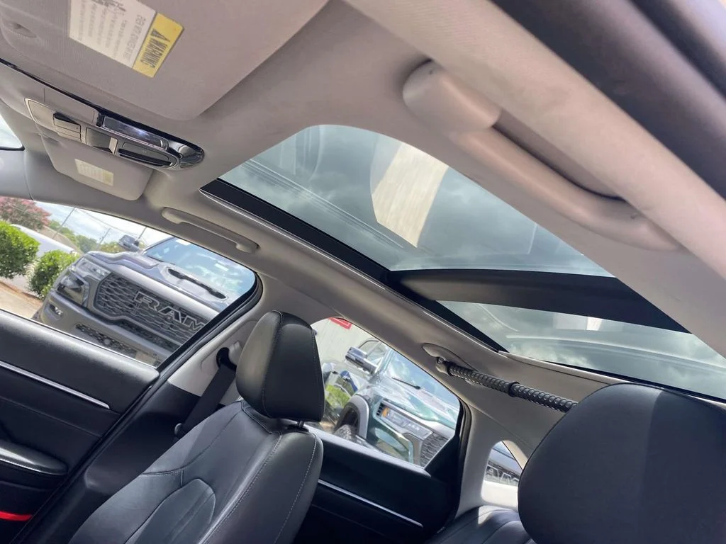 Used 2021 Silver Hyundai Limited image 23
