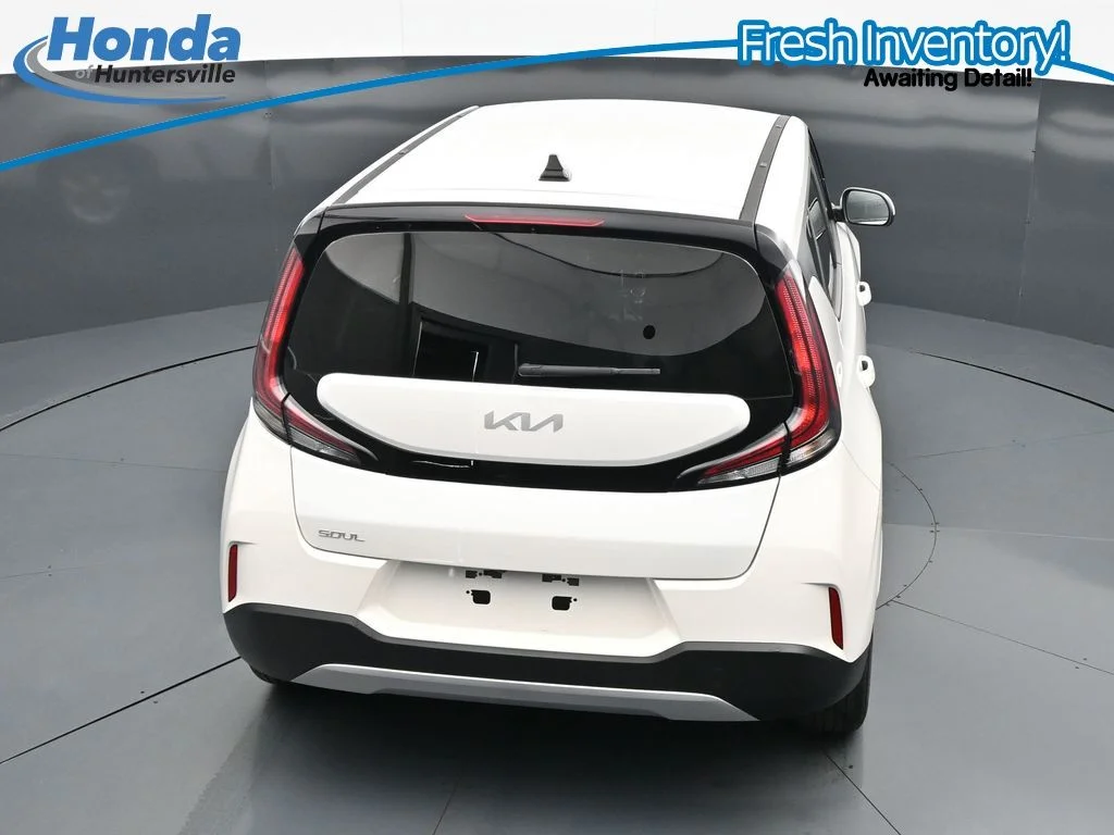 Used 2025 Snow White Pearl Kia LX image 22