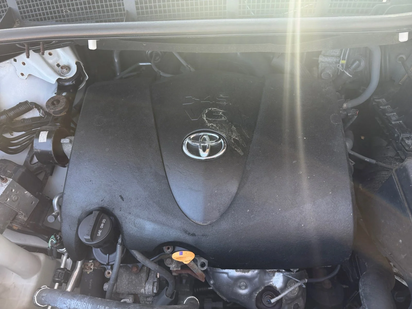 Used 2018 Super White Toyota XLE Premium image 7