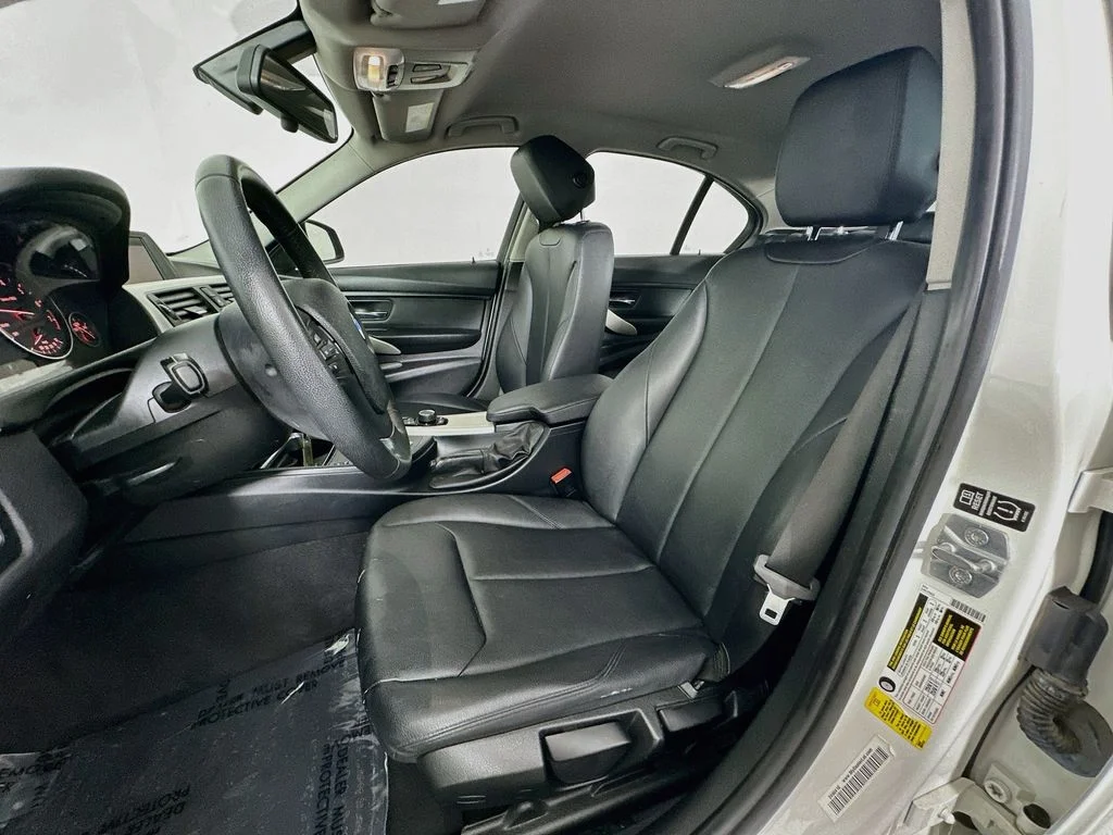 Used 2015 Alpine White BMW 320i image 19