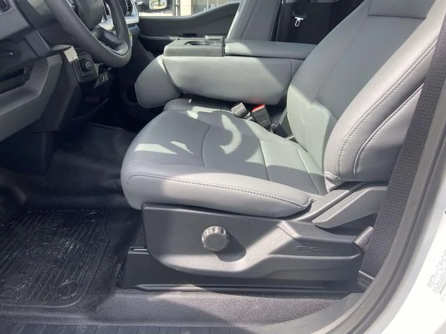 New 2026 Oxford White Ford F-250® XL image 10