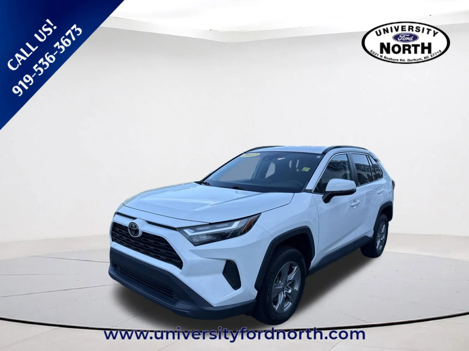 Used 2022 White Toyota XLE image 3