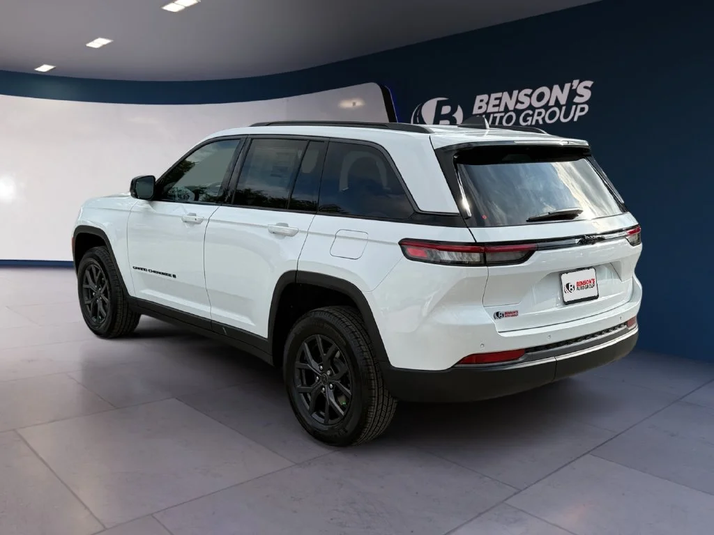 New 2027 White/off-white Jeep Laredo Altitude image 3