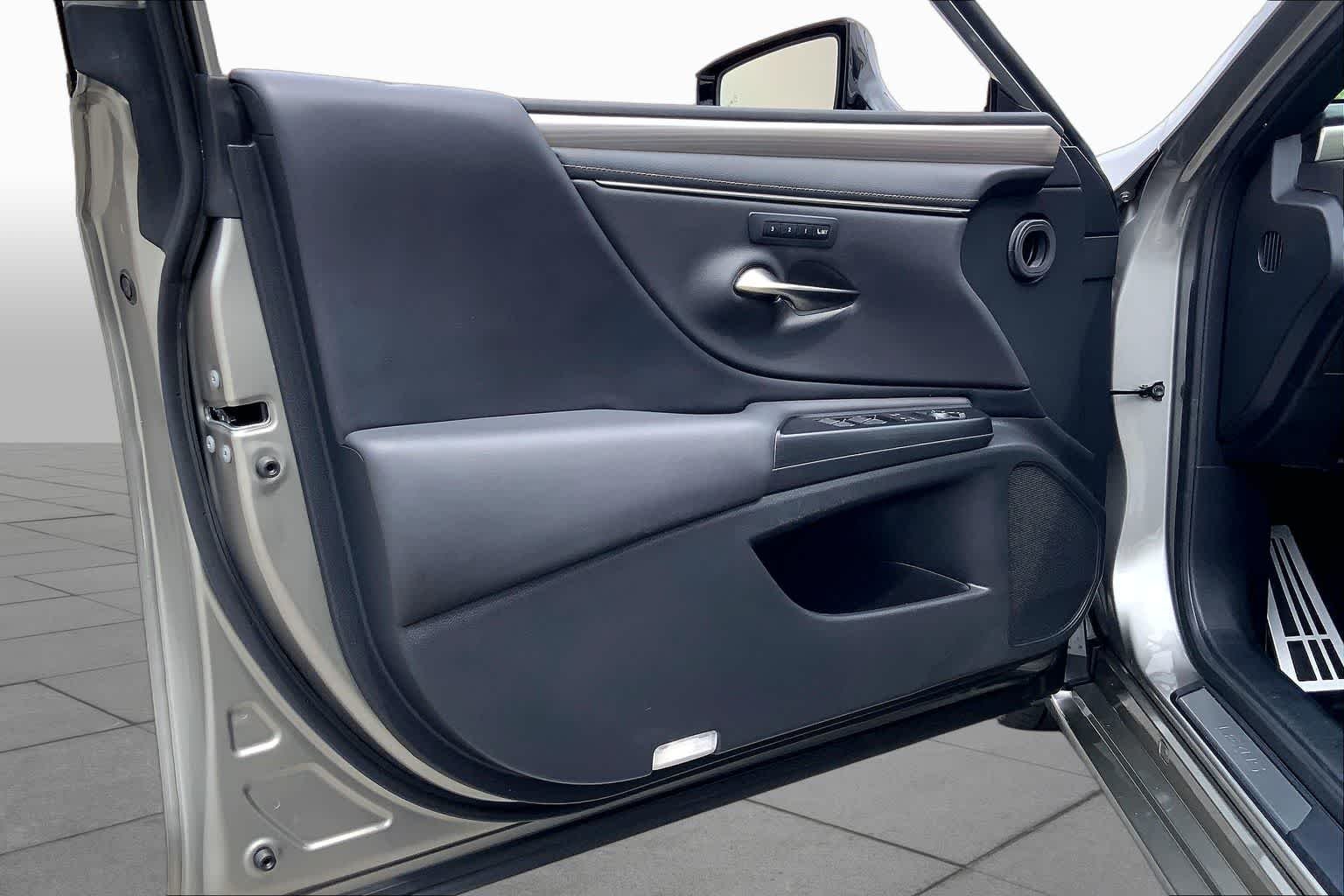 Used 2021 Atomic Silver Lexus F SPORT image 22