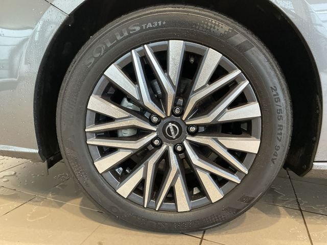 2025 Nissan Altima SV - Photo 13