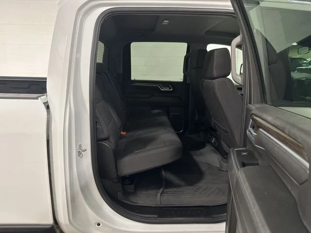 Used 2025 Summit White Chevrolet LT image 13