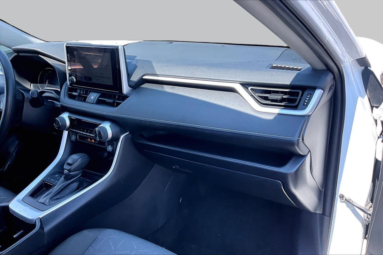 Used 2025 Ice Cap Toyota XLE image 16
