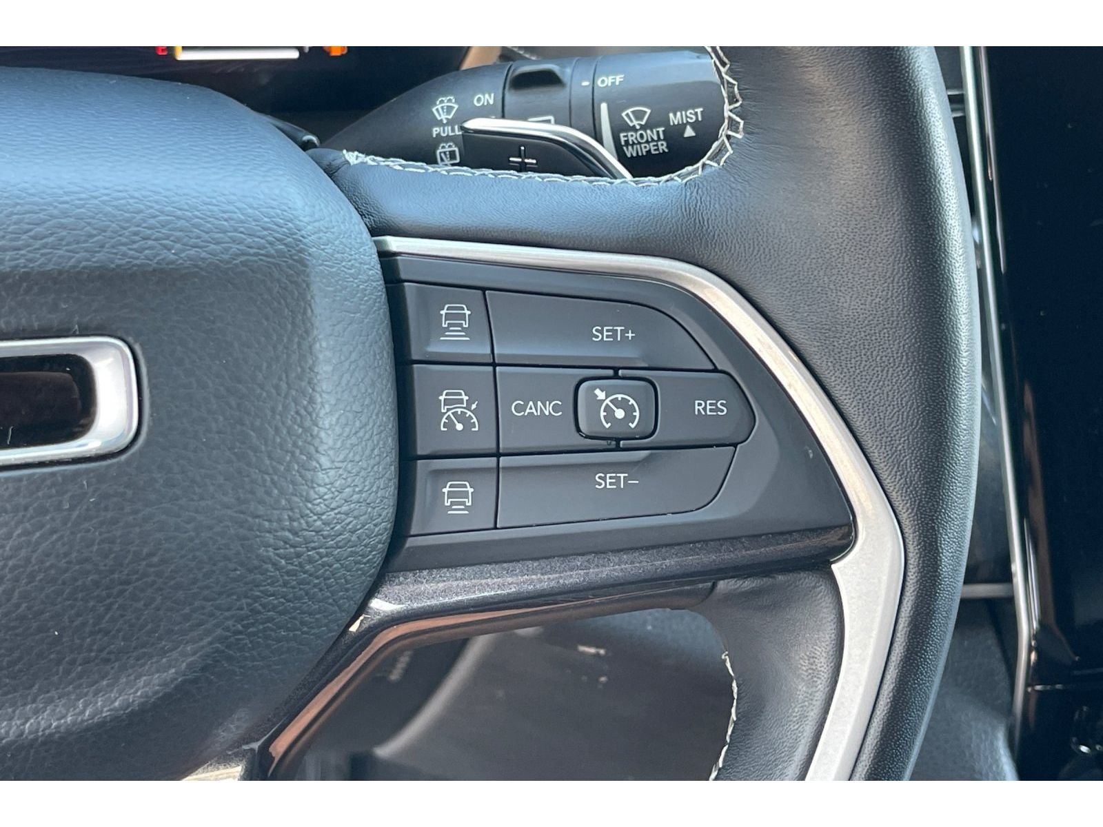 Used 2022 Baltic Gray Metallic Clearcoat Jeep Altitude image 37