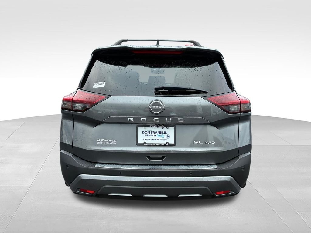 Used 2022 Gray Nissan SL image 3