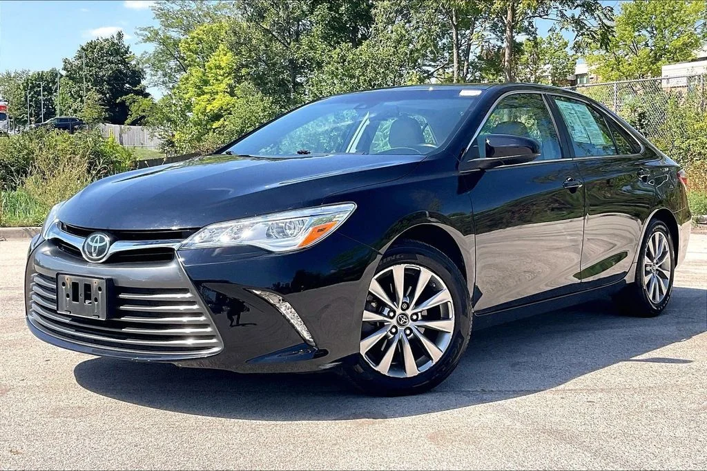 Used 2016 Black Toyota XLE image 12