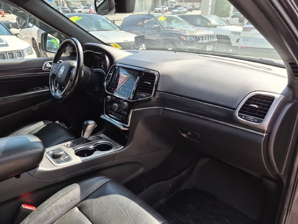 Used 2020 Gray Jeep Limited image 27