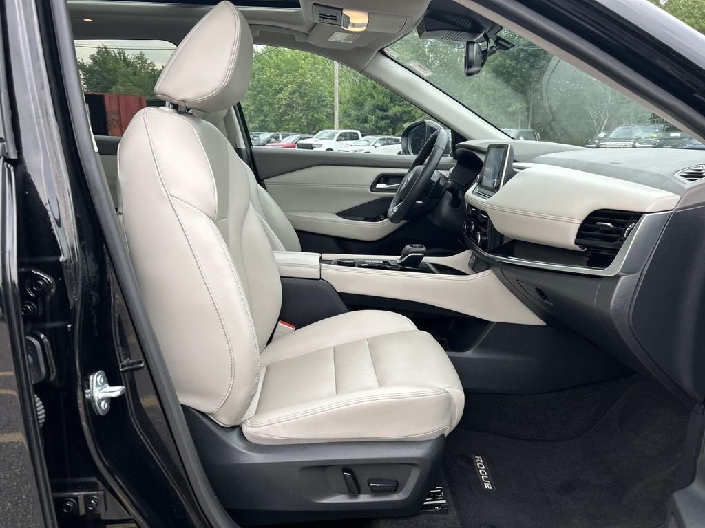 Used 2023 Black Nissan SL image 18