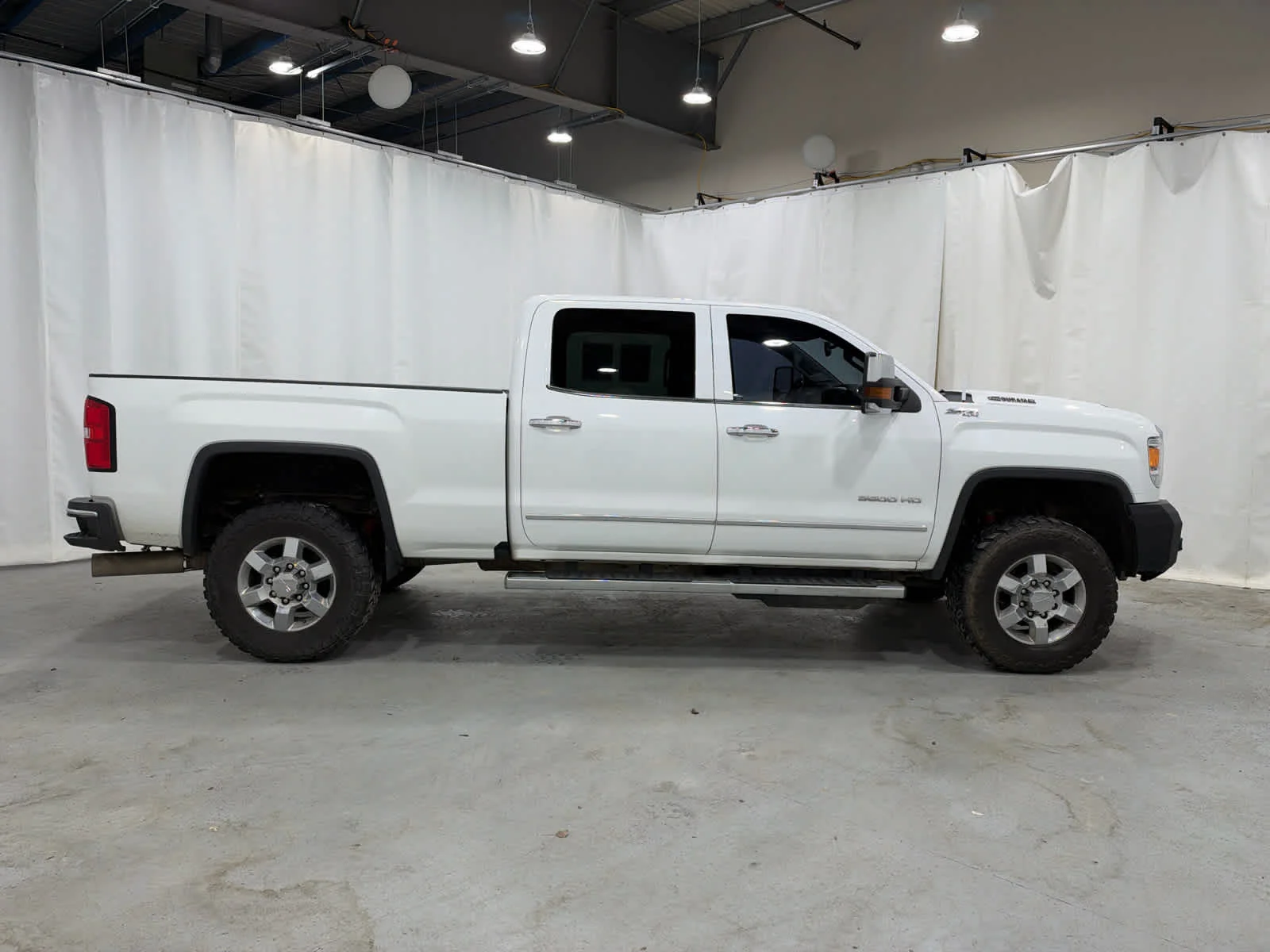 Certified Used 2018 SUMMIT WHITE GMC SLT image 6