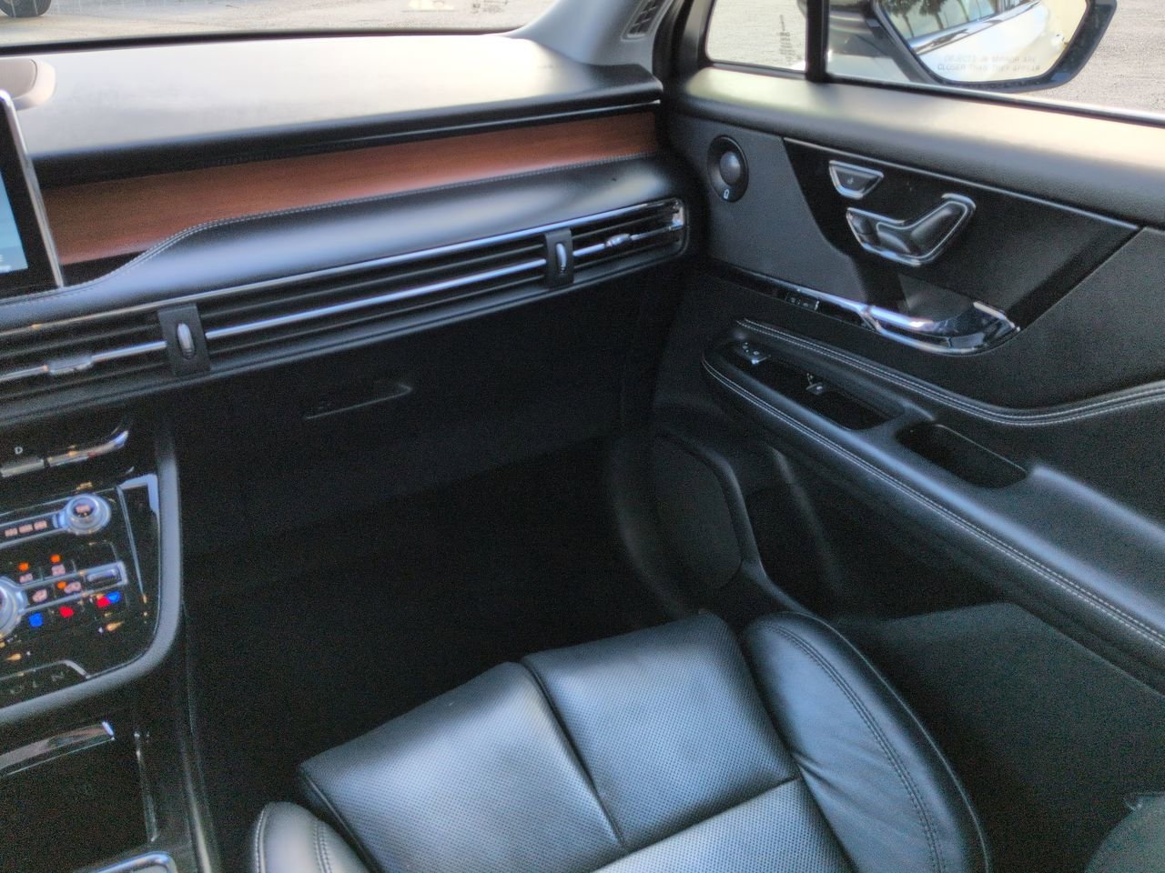 Used 2021 White Lincoln Reserve image 16