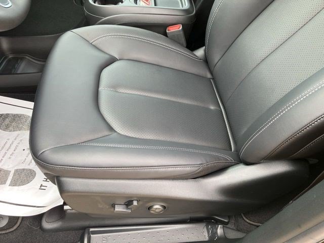 New 2027 Diamond Black Crystal Pearl-Coat Exterior Paint Chrysler Select image 11