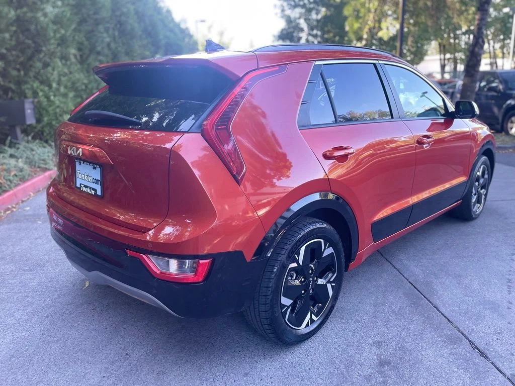 Certified Used 2023 Fire Orange Kia Wind image 4