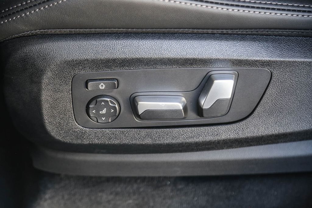 New 2026 Black Sapphire Metallic BMW xDrive40i image 18