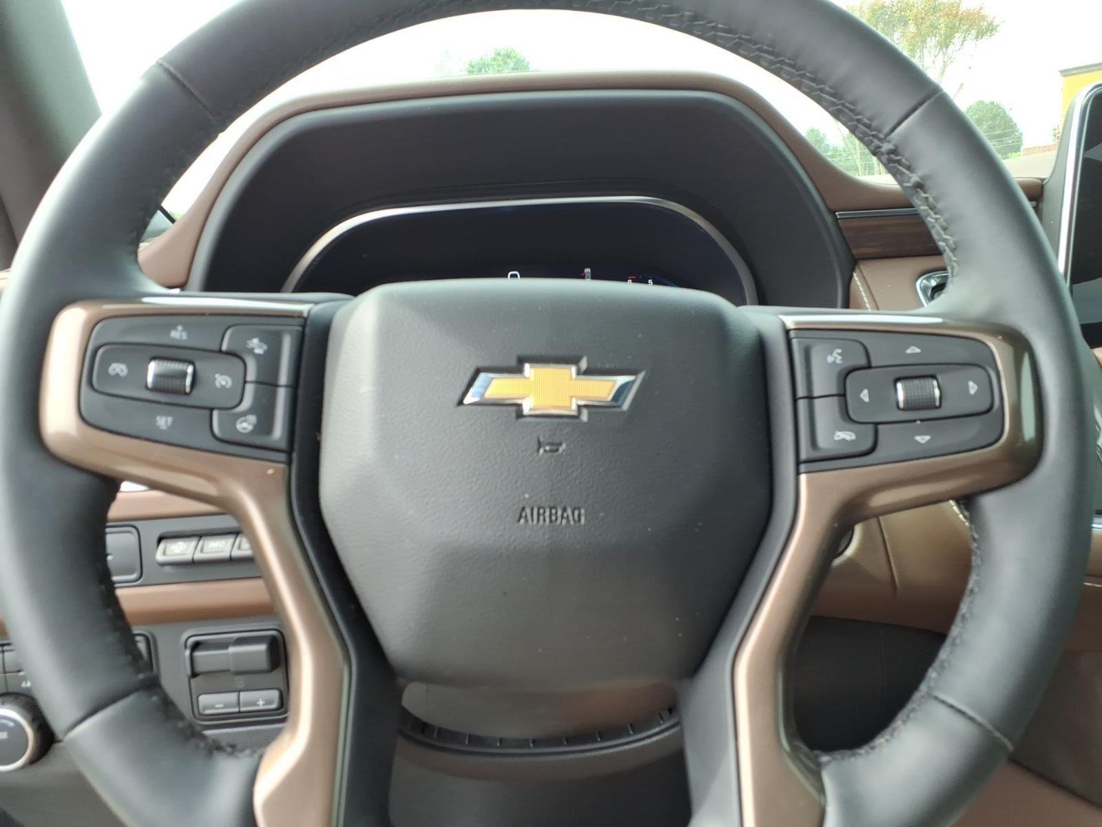 Used 2024 Iridescent Pearl Tricoat Chevrolet High Country image 28