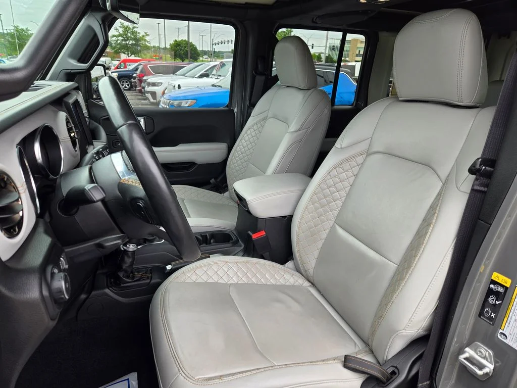 Used 2023 Gray Jeep Sahara image 17