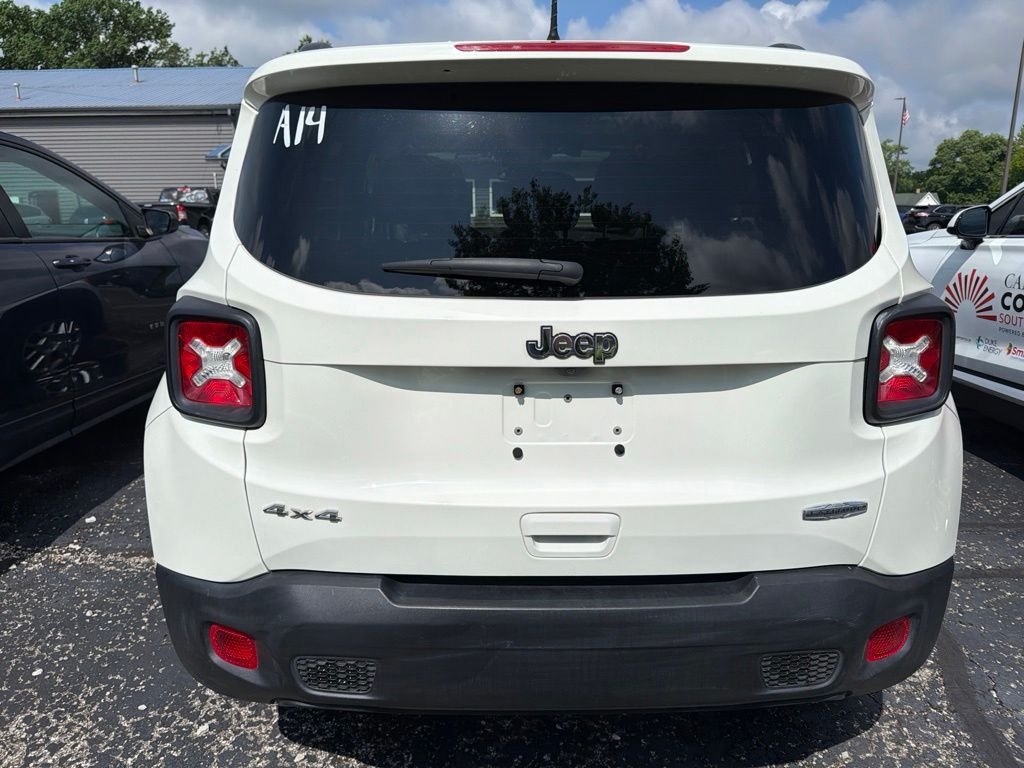 Used 2020 White Jeep Latitude image 4