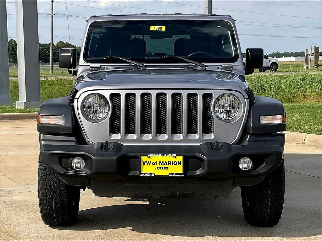 Used 2019 Silver Jeep Sport S image 5