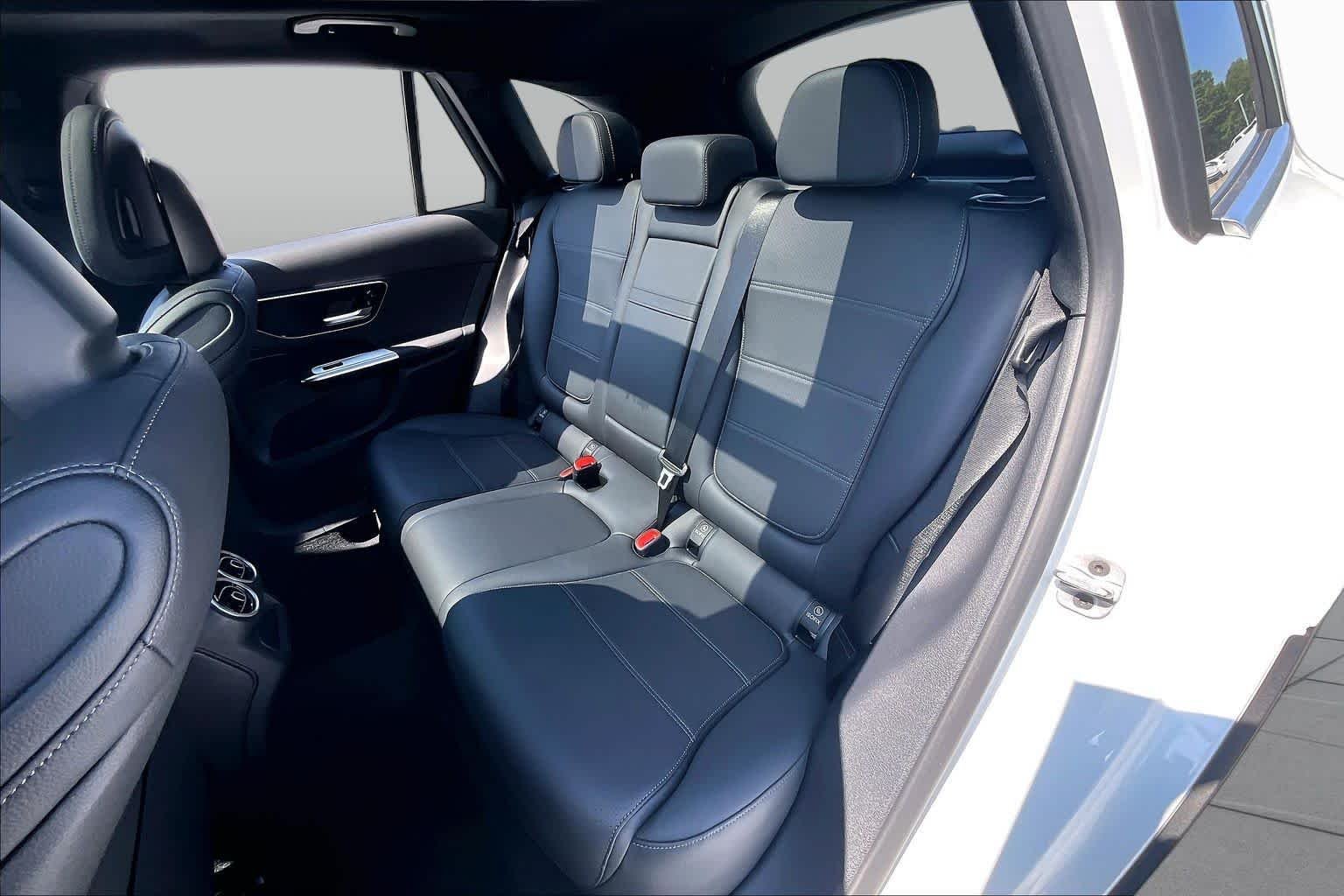 Used 2026 Polar White Mercedes-Benz GLC 300 image 21