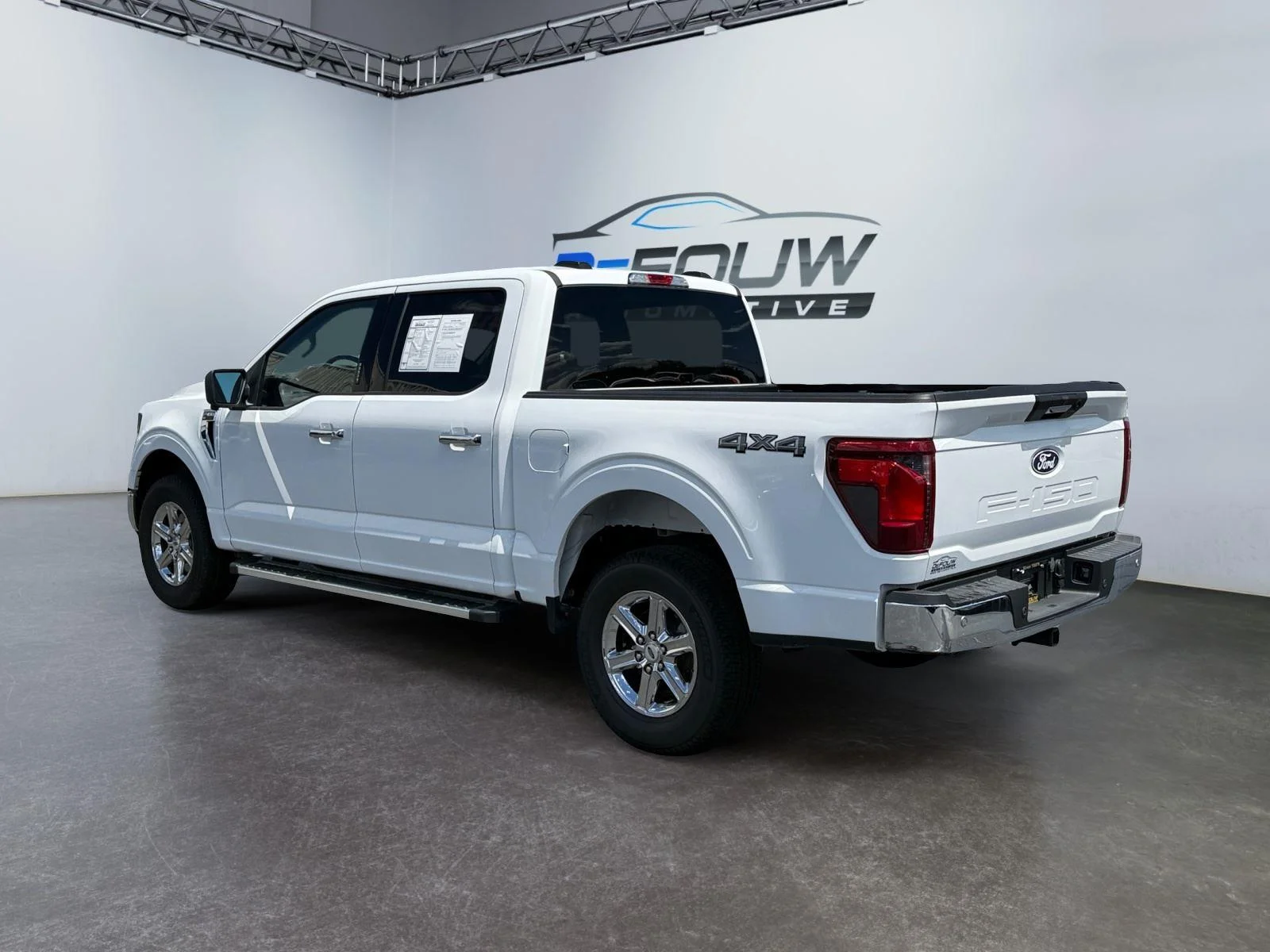 Used 2024 Oxford White Ford XLT image 5