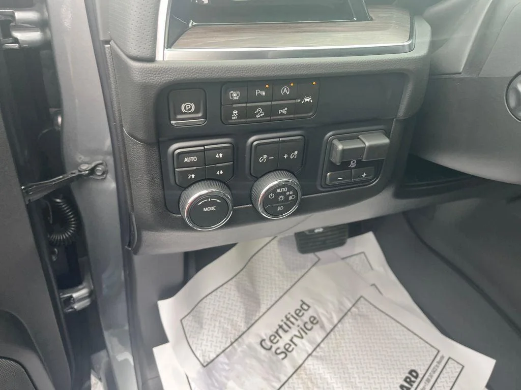 2026 Chevrolet Suburban Premier - Photo 13