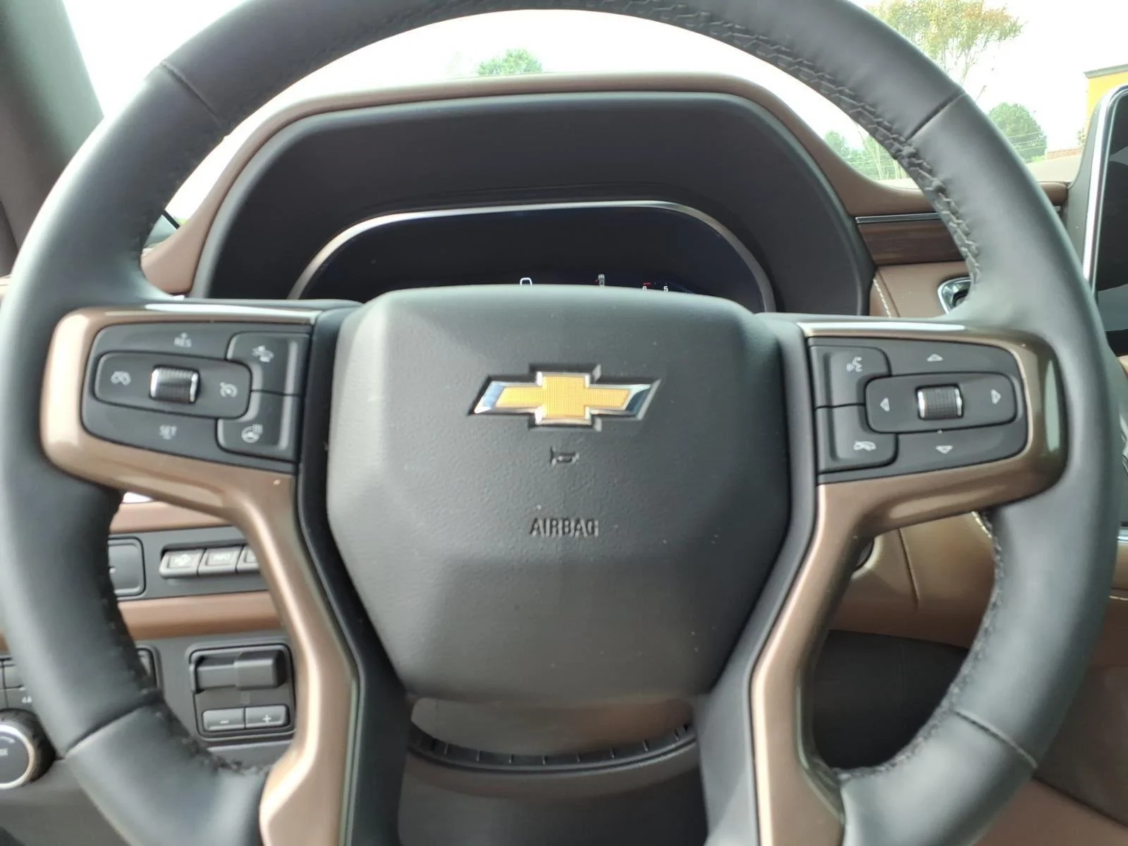 Used 2024 Iridescent Pearl Tricoat Chevrolet High Country image 28