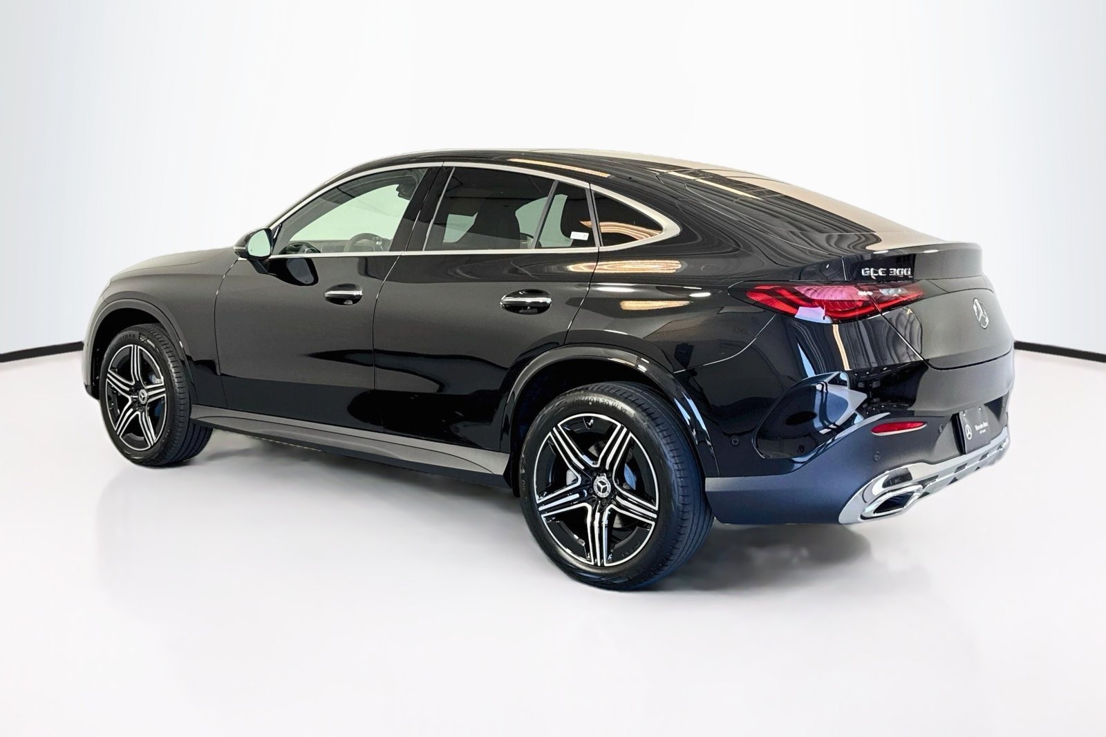New 2027 Obsidian Black Metallic Mercedes-Benz GLC 300 image 7