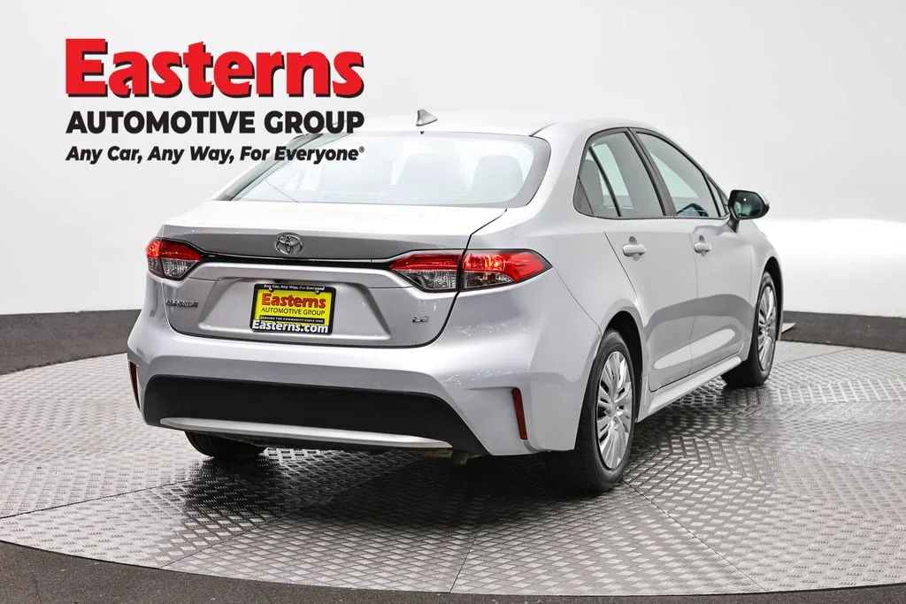 Used 2022 Silver Toyota LE image 5