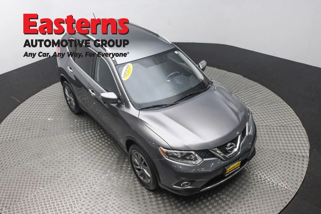 Used 2016 Gray Nissan SL image 3